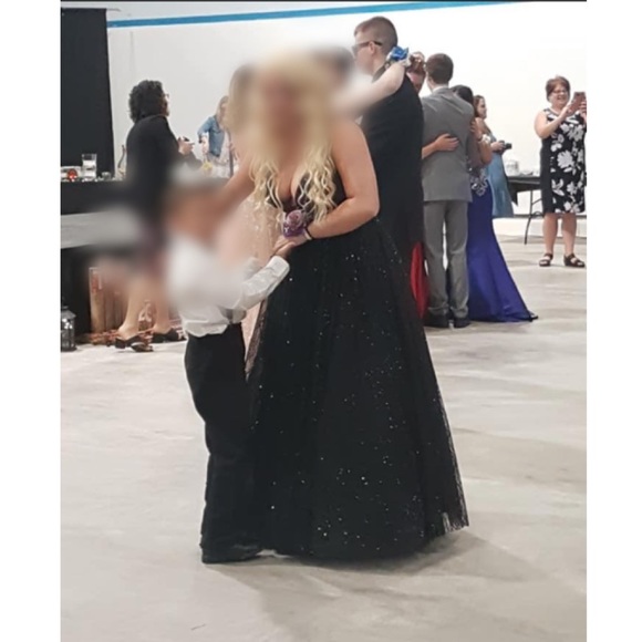 Beautiful Black Gown - Picture 2 of 4